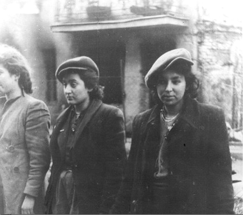 temeldemirer's tweet image. 19 Nisan 1943: #Varşova’da #Nazi’lere karşı Yahudi Getto’sunda ayaklanması başladı
ŞAN OLSUN

#isyan #yaşasınkomünizm #DevrimcilerÖlümsüzdür #WorkersoftheWorldUnite #DevrimKahramanlarıOlumsuzdur #SosyalizmMucadelesindeYasayacak #DayanışmaYaşatır #EldenElePaylaşalım #Sosyalizm
