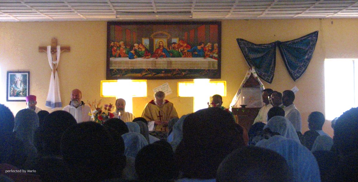 Cominciando da Mosè e dai profeti, #Gesù spiegò ai due discepoli di Emmaus, in tutte le Scritture, ciò che si riferiva a lui #Vangelo Lc 24
Poniamoci anche noi con i fratelli e le sorelle in ascolto della parola del Signore per poterlo annunciare al prossimo
Buona #domenica 😇⛪