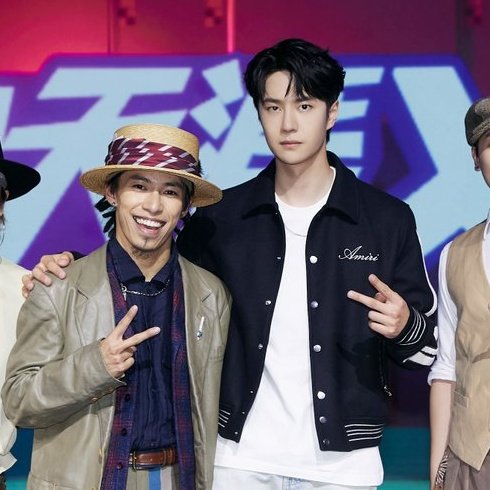 Wang Yibo • 王一博 • WYB 💚 Rose tweet media