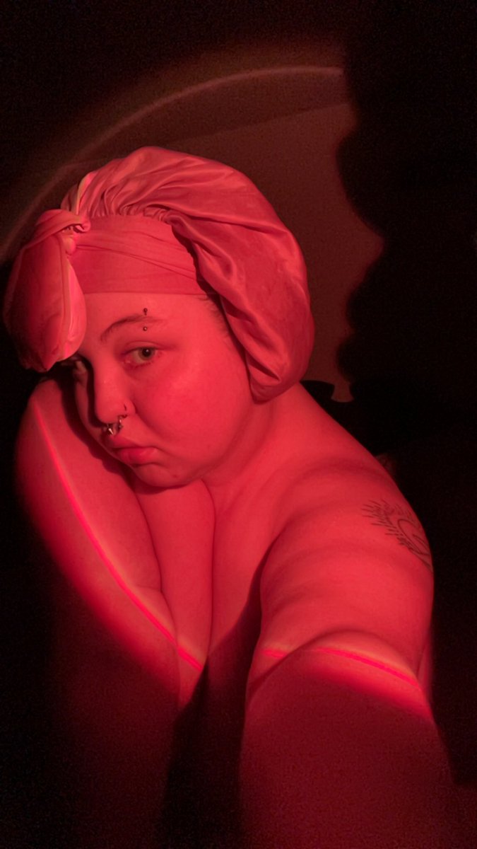 soggycashewz's tweet image. just in case u needed a new lock screen !

#makeup #girlstreamer #twitch #wlw #lgbt