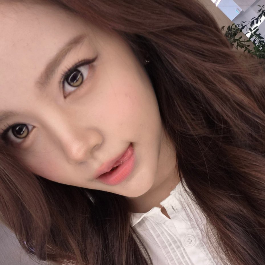 🌴: 
"Today i have plan,
Plan plan pak shoe pear" 🫷🏻