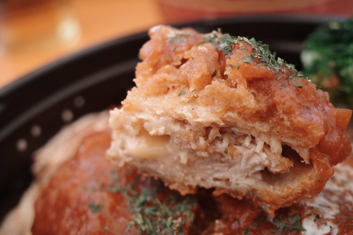 shoylatte's tweet photo. SNSでバズってる楽パの２丼を買えました〜！
ラッキー！そして、美味しい過ぎる…。
#最強パーク宮城
#古謝丼
#西垣丼 https://t.co/DOsOIYrFJh