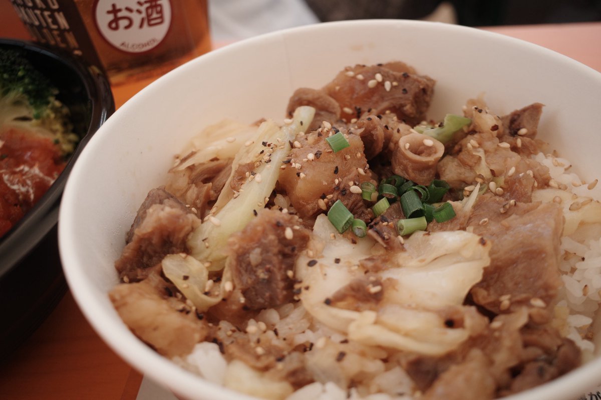 shoylatte's tweet photo. SNSでバズってる楽パの２丼を買えました〜！
ラッキー！そして、美味しい過ぎる…。
#最強パーク宮城
#古謝丼
#西垣丼 https://t.co/DOsOIYrFJh