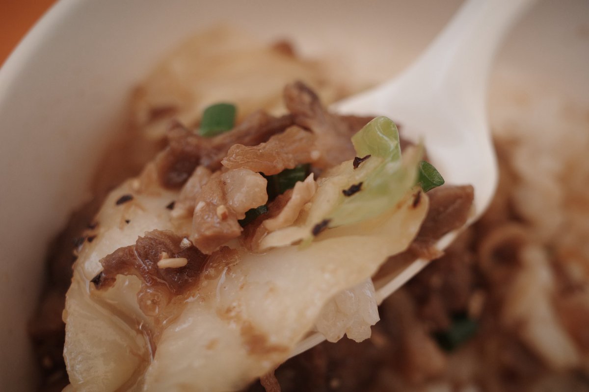 shoylatte's tweet photo. SNSでバズってる楽パの２丼を買えました〜！
ラッキー！そして、美味しい過ぎる…。
#最強パーク宮城
#古謝丼
#西垣丼 https://t.co/DOsOIYrFJh