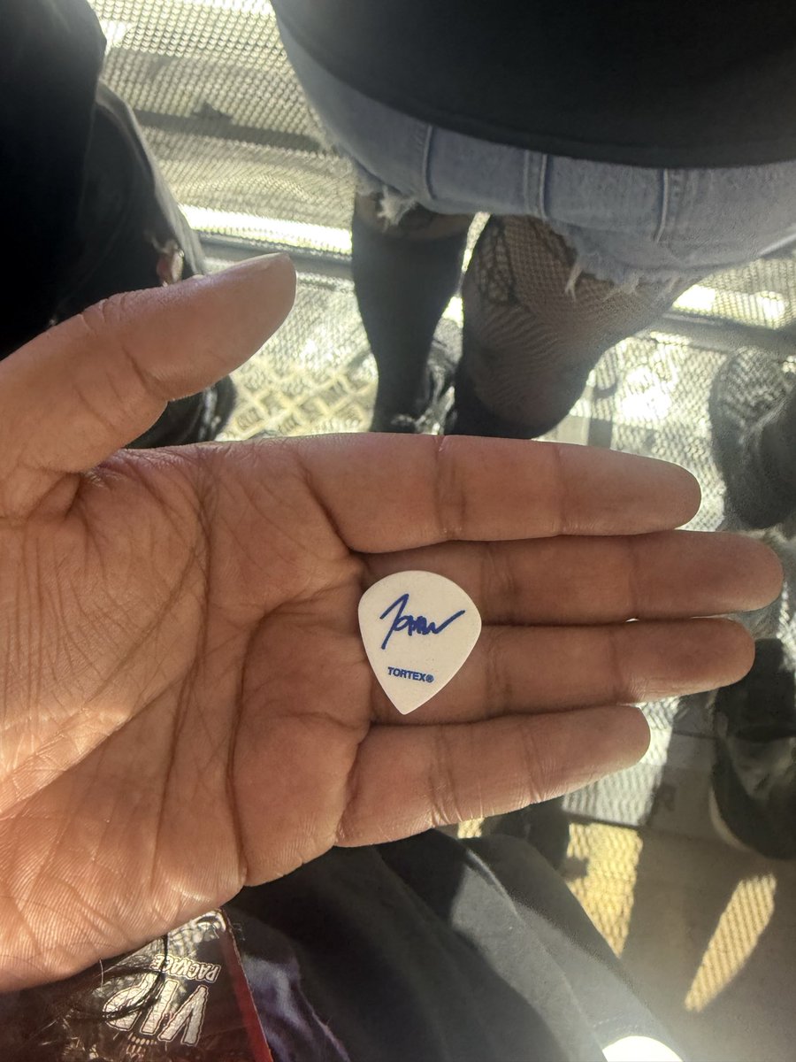 BIG BOSSY tweet media