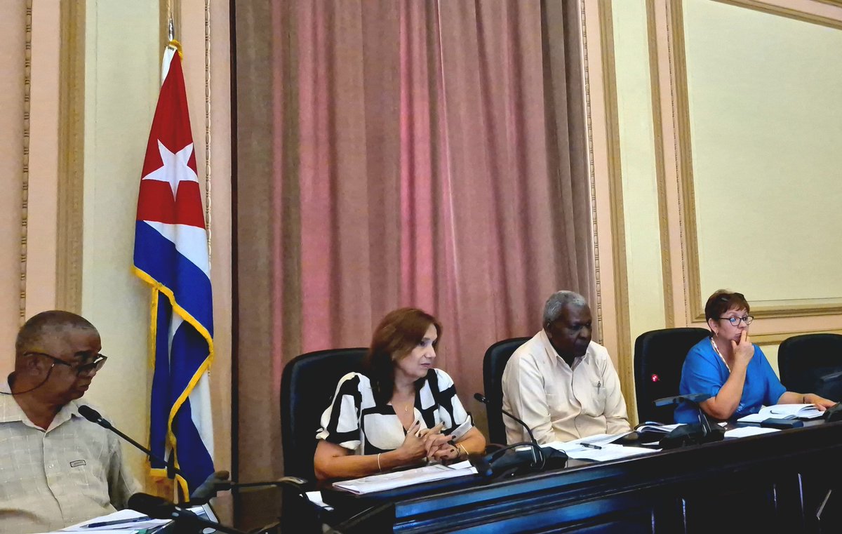 Participó Esteban Lazo, presidente de <a href="/AsambleaCuba/">Asamblea Nacional Cuba</a>🇨🇺, en encuentro de trabajo de la Comisión de Atención a Políticas Sociales 

Vicepresidenta de Asamblea Nacional del #PoderPopular, <a href="/anamarianpp/">Ana Mari Machado</a>, presentó características del movimiento popular-participativo #MiBarrioPorLaPatria