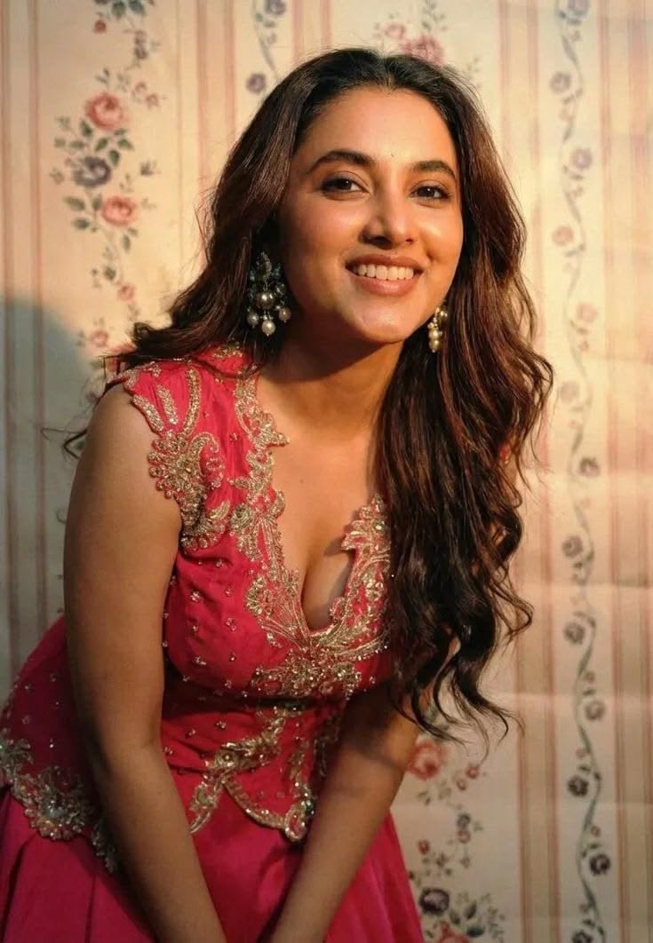 Meenakshi Chaudhary tweet media