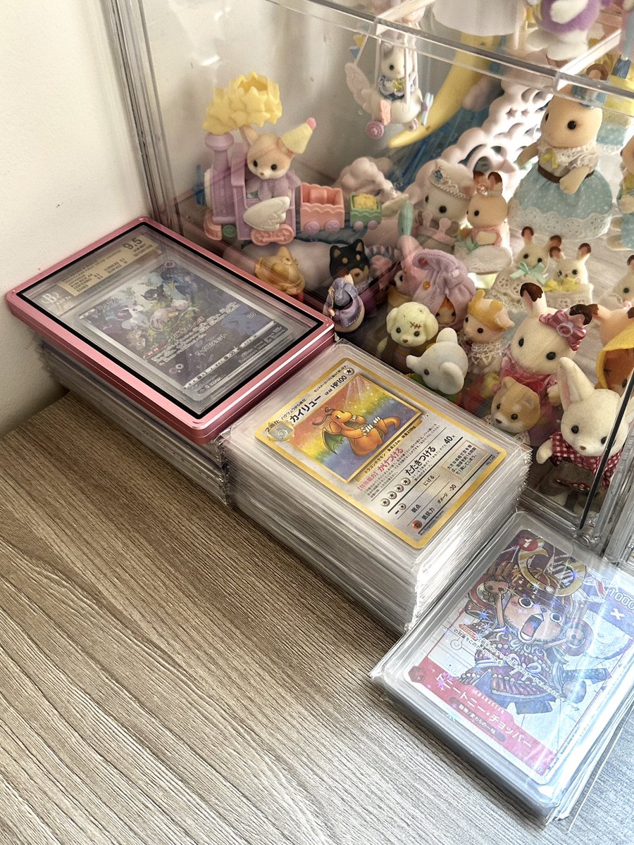 milkieroyal's tweet photo. beli binder full white &amp; masuk toploader tuh DMN 🫵🏻 https://t.co/lwVPGIM2EM