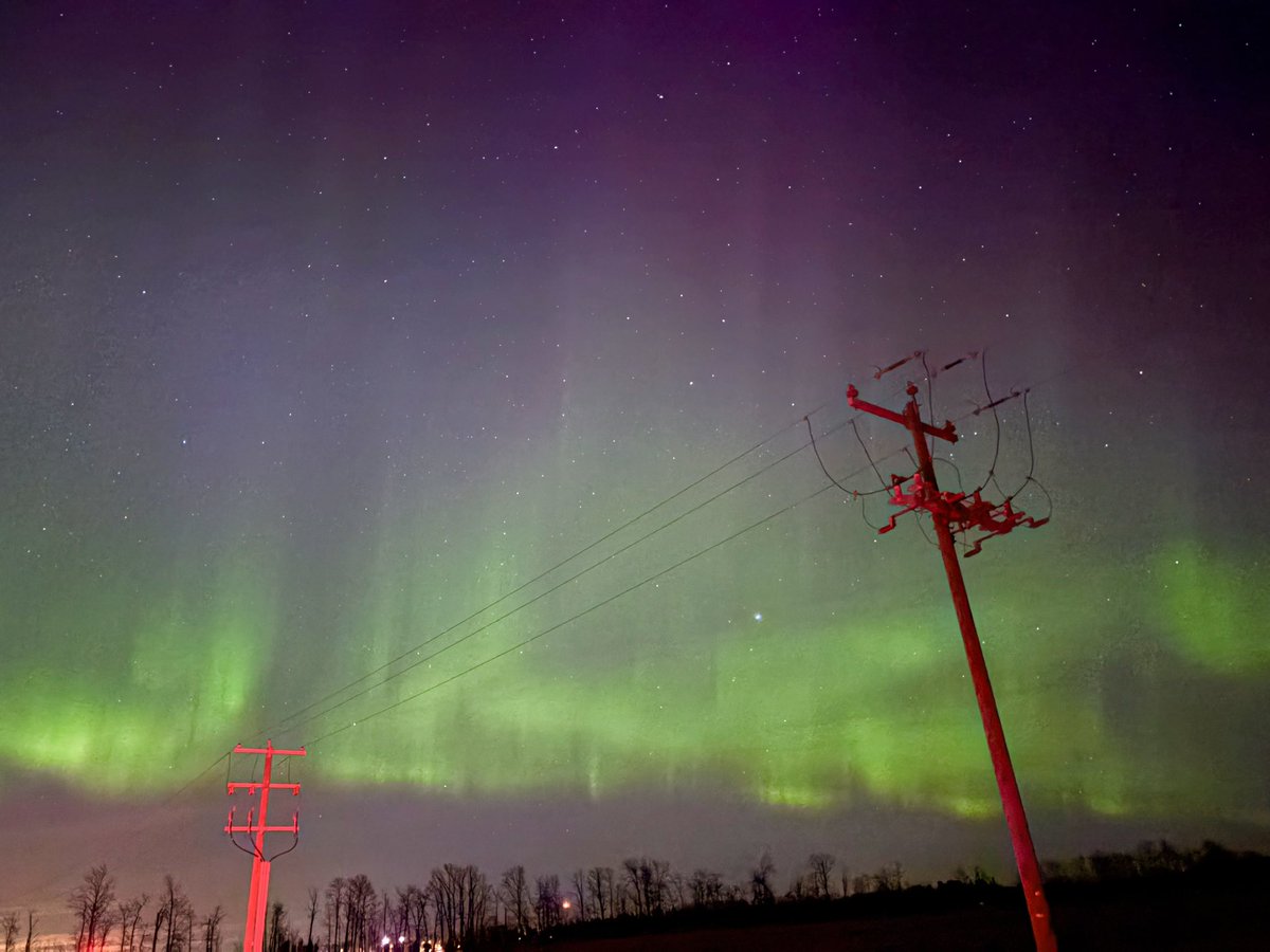 brittkennedyWX's tweet image. North of Ponoka right now! #aurora #abwx