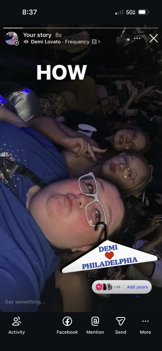 dakotaarmstro11's tweet photo. Demi was amazing #ItsNotThatDeepPhilly https://t.co/j9v3WgAs4N