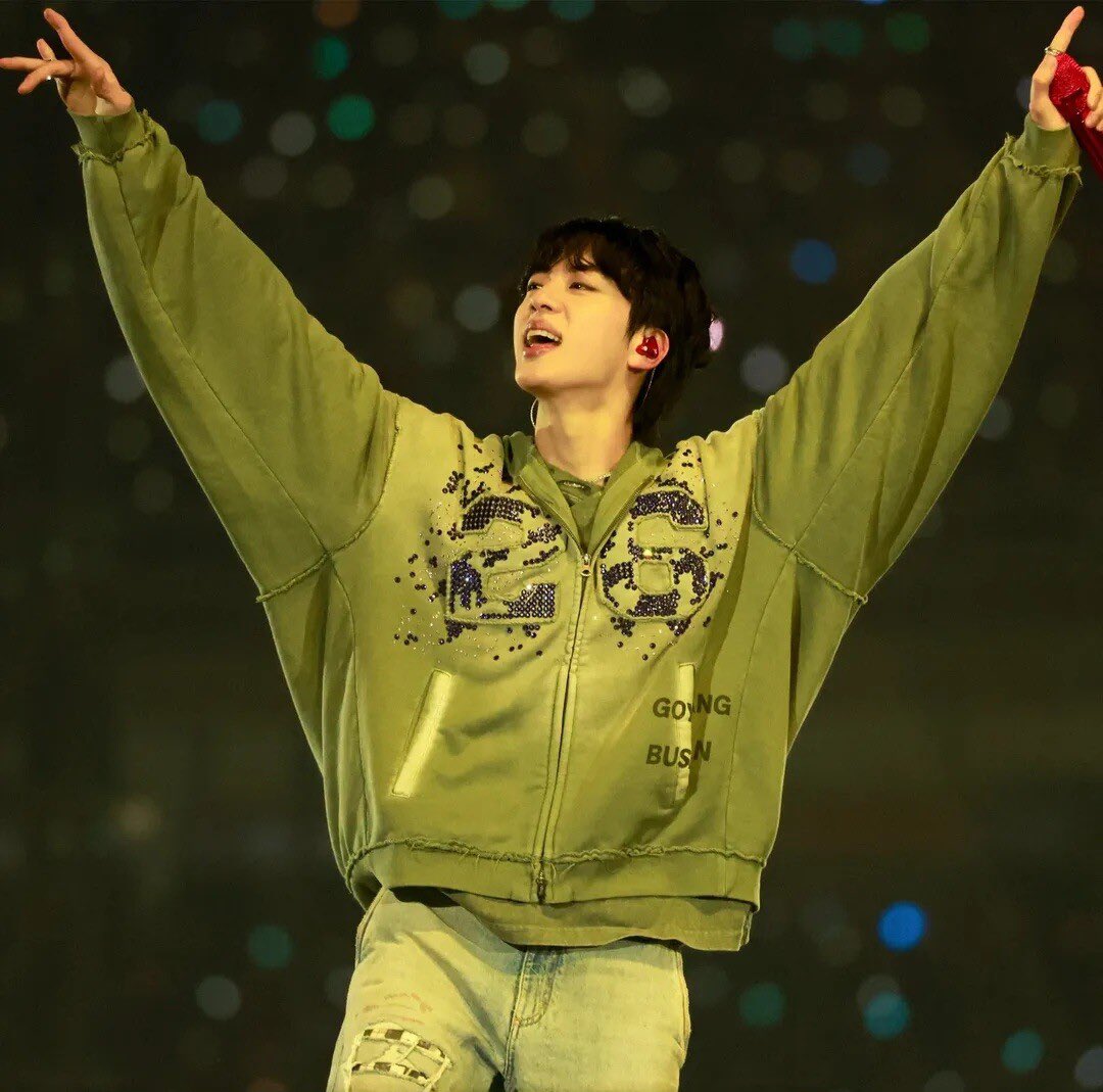 Jin BTS menarik respon hangat dari penggemar lokal di panggung tour dunia yang diadakan di Tokyo Dome, Jepang. Vocal live yang stabil, penampilan yang intens, dan visual yang menarik sejalan dengan suasana venue konser.

Pertunjukan luar negeri pertama Tokyo Dome diadakan pada