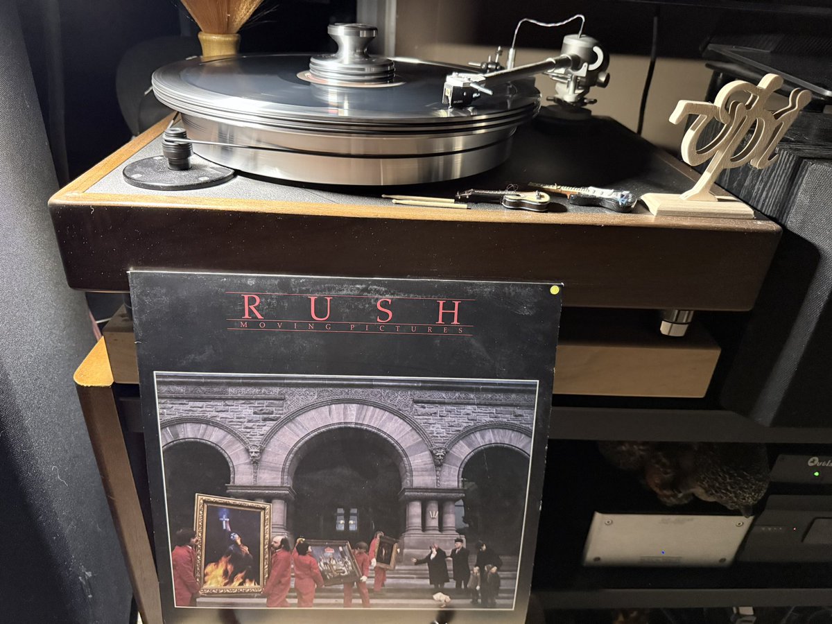Shooker35's tweet image. After Loudon, Jeff, Nick &amp;amp; David, I felt a Rush

2112
A Farewell To Kings
Hemispheres 
Signals
Moving Pictures

2/2 #LP #VINYL