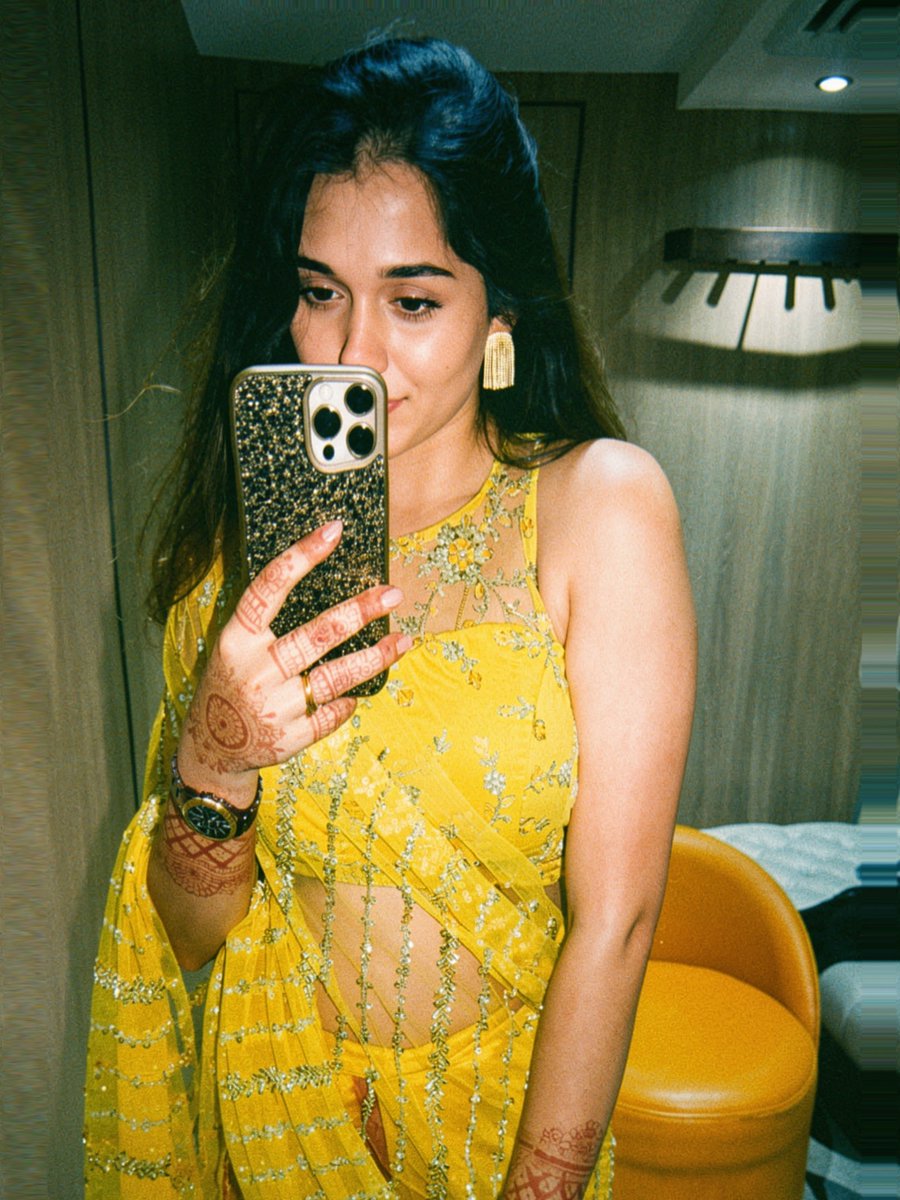 Weekendvibes_'s tweet image. Pooja Balakrishnan ✨💛🤳

#Pooja #PoojaBalakrishnan