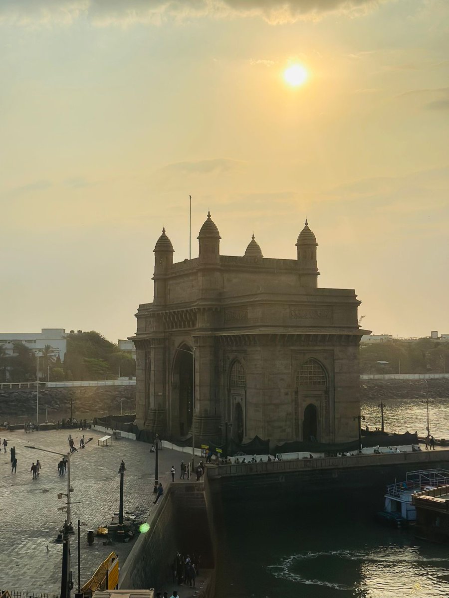 devamitrapanda's tweet photo. #myrandomclick Blissful morning from #TheTaj https://t.co/Rxy7peIDsv