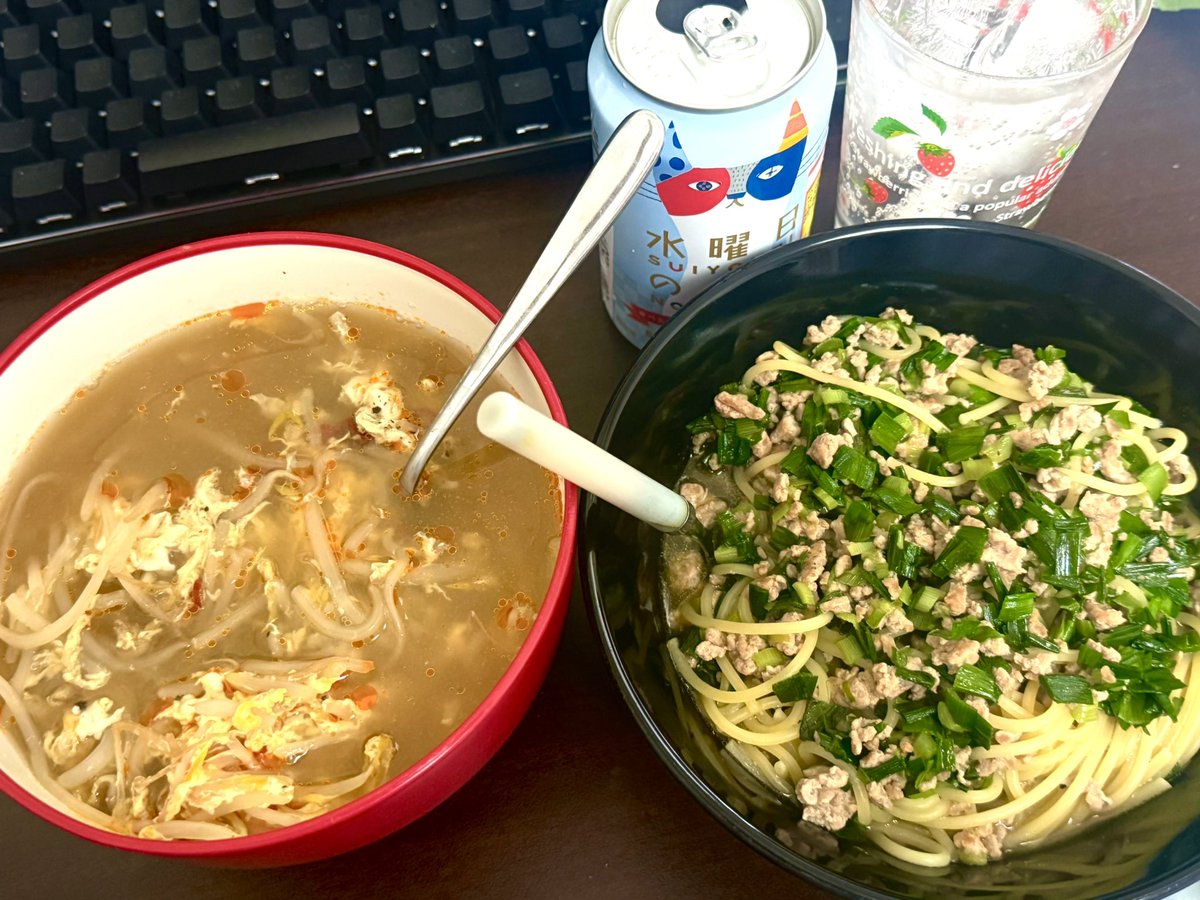 ryosakusan's tweet photo. サンキューリュウジ……
ちょうどニラ余らせてて危なかったのだが救済されました 太麺うまーい！！！
豆もやしなかったけど同じ動画で作ってたもやしスープも
飲ませて頂きます https://t.co/K9b3UPCZ6W