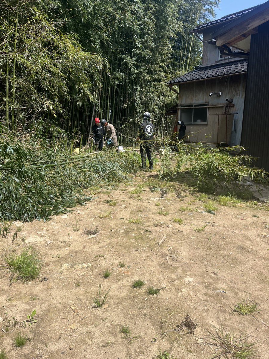 hatasaiishikawa's tweet image. 【石川自主練/七尾】
4月19日
午前は継続して入らせていただいている七尾のお宅で活動しました。
お宅横の小屋の整理と解体、竹の伐採、木材カット。
午後はカットした木材を輪島に運びます。

#おらっちゃ七尾
#災害支援団体縁_ゆかり
#ONETEAM
#ONETEAM石川
#幡再