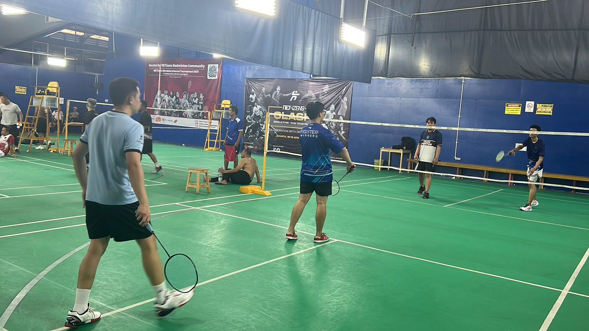 clow31's tweet photo. Sunday morning with badminton
💪🏽💪🏽💪🏽
agendakan lagi

semangat tubuh yg udh lama g gerak 😅😁 https://t.co/mwVzlvTw6k