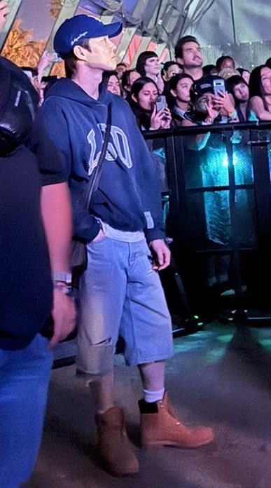 จุนมยอนไป Coachella จริงด้วย opเจอพี่ไปดูสเตจของแทมิน พี่ชายสายซัพพอร์ตแต่งตัวเท่เลยยยย🥹