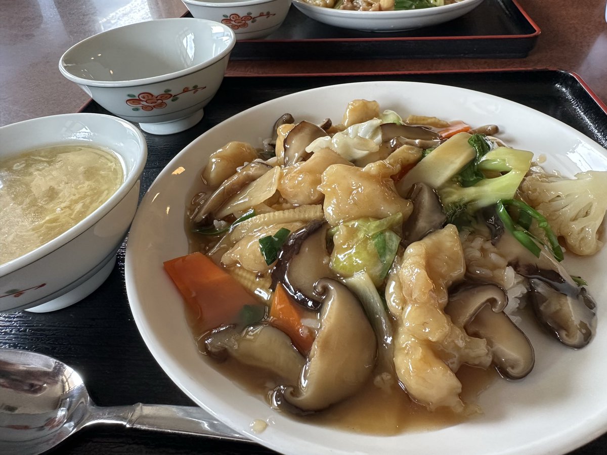 HANA05844654's tweet photo. ランチ🍽️人気店「金門飯店」🇨🇳
「鳥椎茸野菜丼」🐔🍄‍🟫「中華丼」🥬
まーさよ✨くわっちーさびたん😆
＃沖縄ランチ https://t.co/x5P5nn7cgC