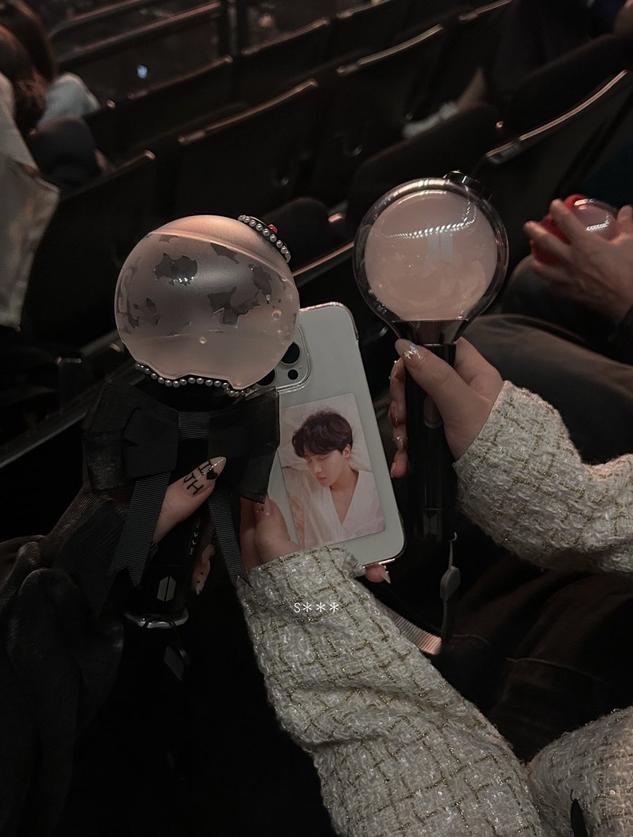 o8llig's tweet photo. 250419

HOPE ON THE STAGE   in  JAPAN
정확히 1년 전...🐿️🥺

#jhope #hope_on_the_stage https://t.co/rVeKWqAXZK