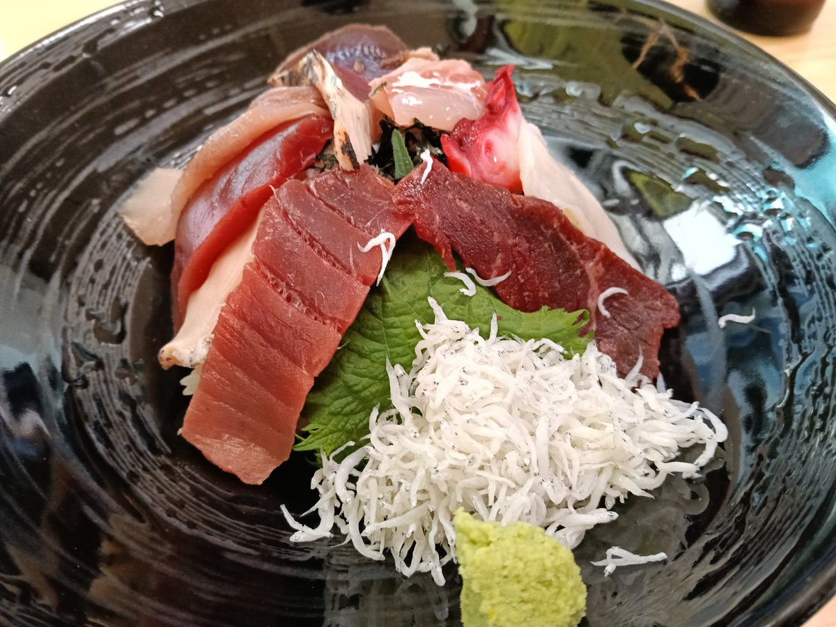 kazuemon12's tweet photo. #海鮮丼
#北部市場
うまし🍣🍺 https://t.co/BBYl1jfvhc
