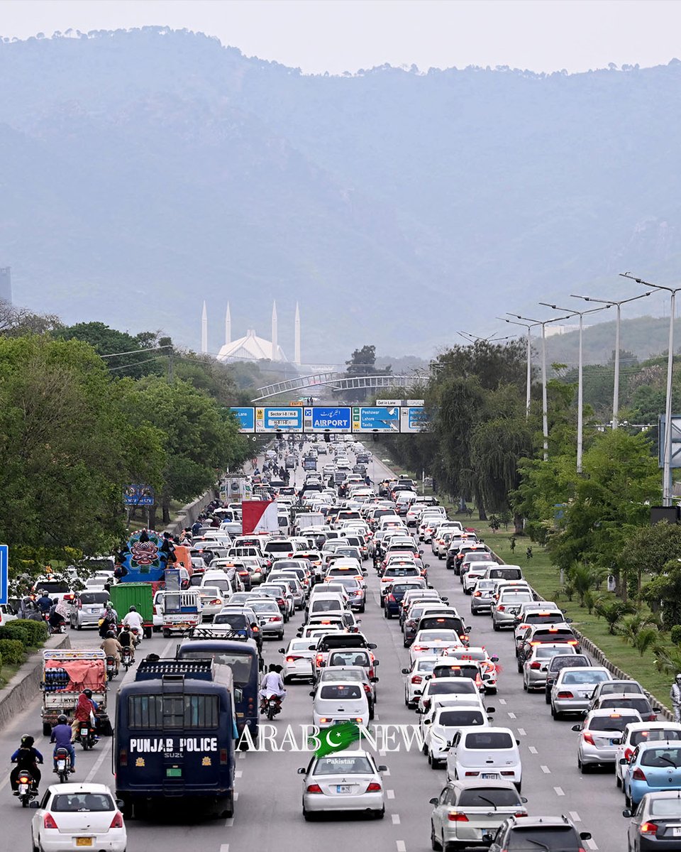 arabnewspk's tweet image. #PHOTOS: Pakistan tightens security, media access as it prepares for new US-Iran talks. arab.news/yjqjy