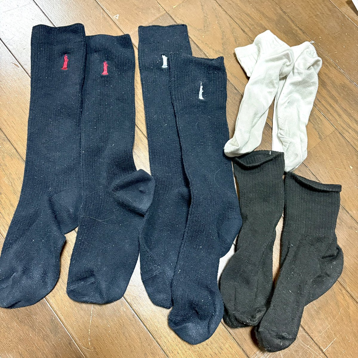 5qxvAkZgPN83587's tweet image. 業者じゃないガチjkの靴下欲しい人はdmください♡
くそズボラなんでお値段によって何日でも履きます( ꈍ꒳ꈍ )
 #靴下  #jk  #匂いフェチ  #裏垢女子  #靴下売り子  #靴下売ります