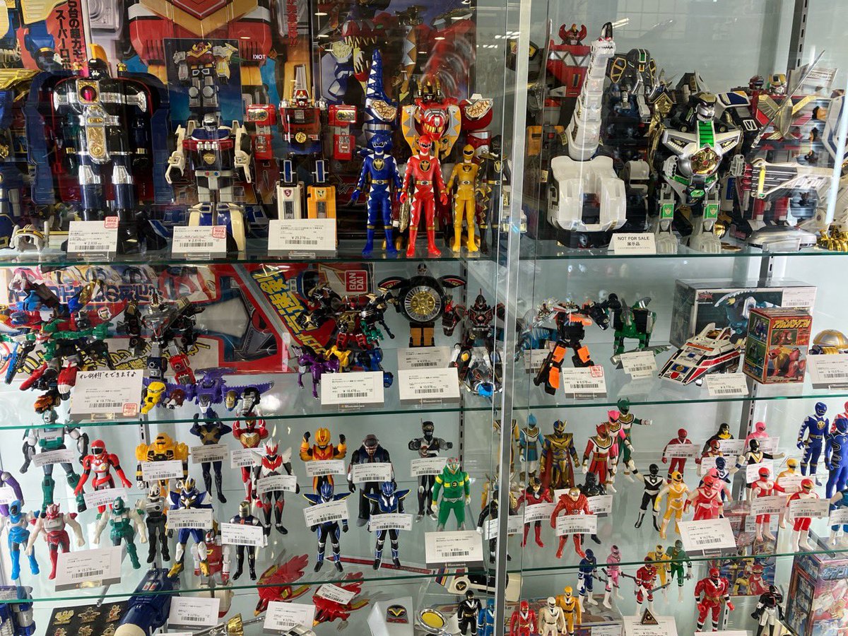 お台場のトイプラネットに来ました。

都内の玩具屋より全然在庫があるし、ライダーや戦隊の玩具は展示方法も拘っていて、気合い入れてるなぁと思いました。