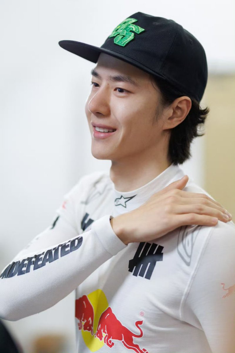 𝕬𝖉𝖉𝖎𝖈𝖙𝖊𝖉 𝖙𝖔 王一博. YIBO tweet media