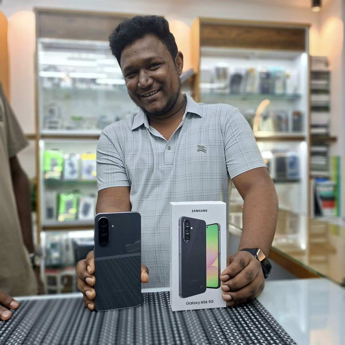 intimekhulna's tweet image. আপনাদের দোয়া ও সমর্থন আমাদের একান্ত কাম্য🤝

আপনার পছন্দের Smartphones, Gadgets এবং Accessories এর কেনাকাটা হবে নিশ্চিন্তে!

যে কোন প্রয়োজনে যোগাযোগ করুনঃ 01791696262

#happyclients #happyfaces #intimekhulna #intimeshop #intimemobileshop #mobileaccessories #onlineshopping