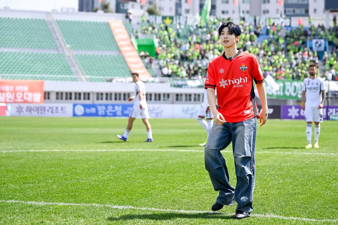 260419 gangwon_fc

𝐎𝐔𝐑 𝐒𝐏𝐄𝐂𝐈𝐀𝐋 𝐆𝐔𝐄𝐒𝐓 𝐱𝐢𝐤𝐞𝐫𝐬 𝐇𝐘𝐔𝐍𝐖𝐎𝐎✨

강릉하이원아레나를 찾아준
강원의 오랜팬 싸이커스 현우🧡
함께 열심히 강한 원팀을 외친 강원의 가족 현우
다음에 또 강릉하이원아레나에서 함께해요🧡

#HYUNWOO #현우 #xikers #싸이커스