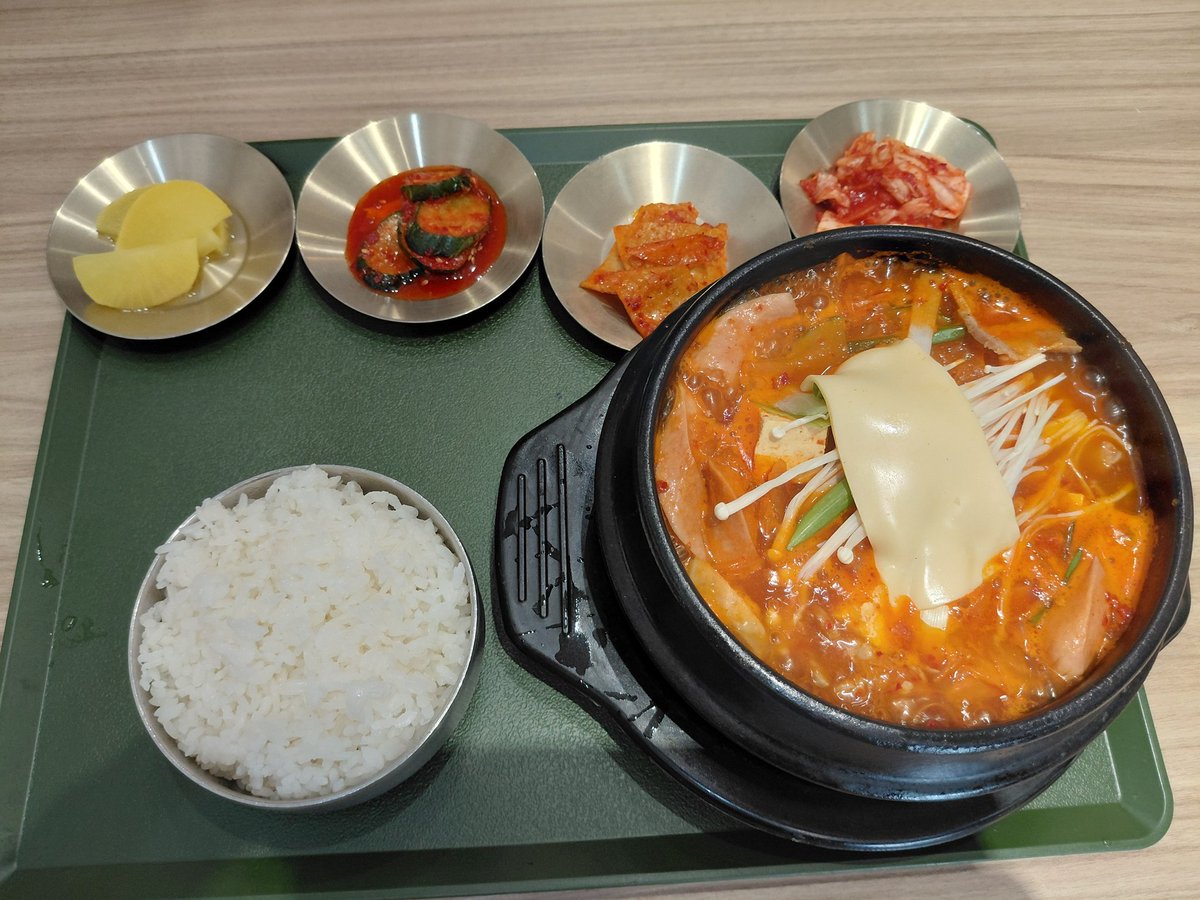 bevng1971's tweet image. Passed  by dis #korean restaurant many times in sri hartamas but we never tried, until 2day! We ordered the #budaejjigae (aka army stew as i knw it) &amp;amp; deep fried popcorn #mandu (pork dumplings). Food here is pretty good! Will be bk! #foodie #foodporn #foodblogger #koreanfood #kl