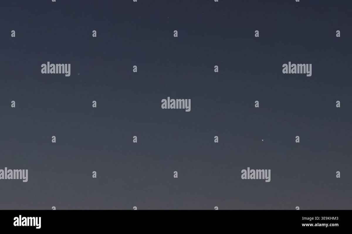 malcolmpark30's tweet image. 19.4.26. Distinctly underwhelming Comet C/2025 R3 photographed from #London as dawn approaches, seen as a fuzzy green object (left of centre) but invisible to the unaided eye #astronomy images @Alamy_Editorial