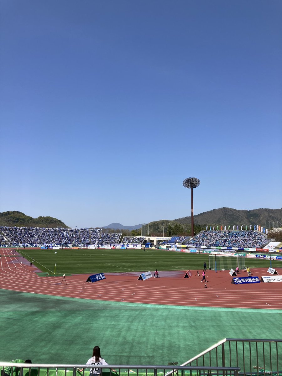 take5800's tweet photo. スタジアム到着！
快晴！暑い！
#遠征ラーレ
#ヴァンラーレ八戸 https://t.co/NeecM5uLrP