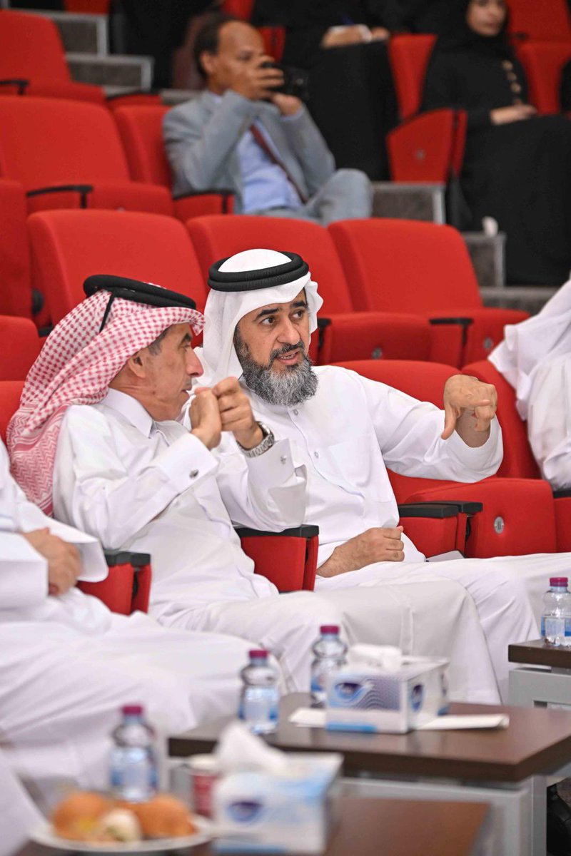 ضمن مبادرة “الحوار في الجامعات”،نظّمت كلية الشريعة والدراسات الإسلامية بجامعة قطر،بالتعاون مع مركز الدوحة الدولي لحوار الأديان،ندوة بعنوان “التحديات المشتركة بين الأديان في السياق المعاصر”،تناولت تحليل الواقع واستشراف آفاق الحوار، وبحثت إشكالياته وسبل معالجتها ومنطلقاته المنهجية.