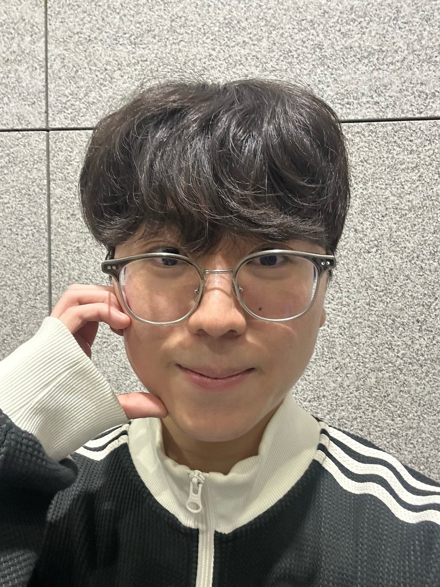 pudepuderin's tweet photo. 요청안햇는데 셀프 윙크<< 이거 뭐임?
어제배맘회식갓다가이거보고단체기함함
귀염수준너무너무웃음나넼ㅋㅋ(p) https://t.co/5AVMTmfbAh