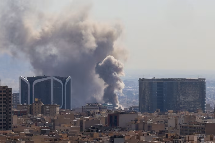 MarioNawfal's tweet image. 🚨🇺🇸🇮🇷🇮🇱 The Wall Street Journal just dropped a bombshell report on the inside story of the Iran war...

The key revelations:

Trump used to call the Middle East "blood and sand" and wanted nothing to do with it. 

Then Netanyahu gave him a "persuasive February briefing" in the