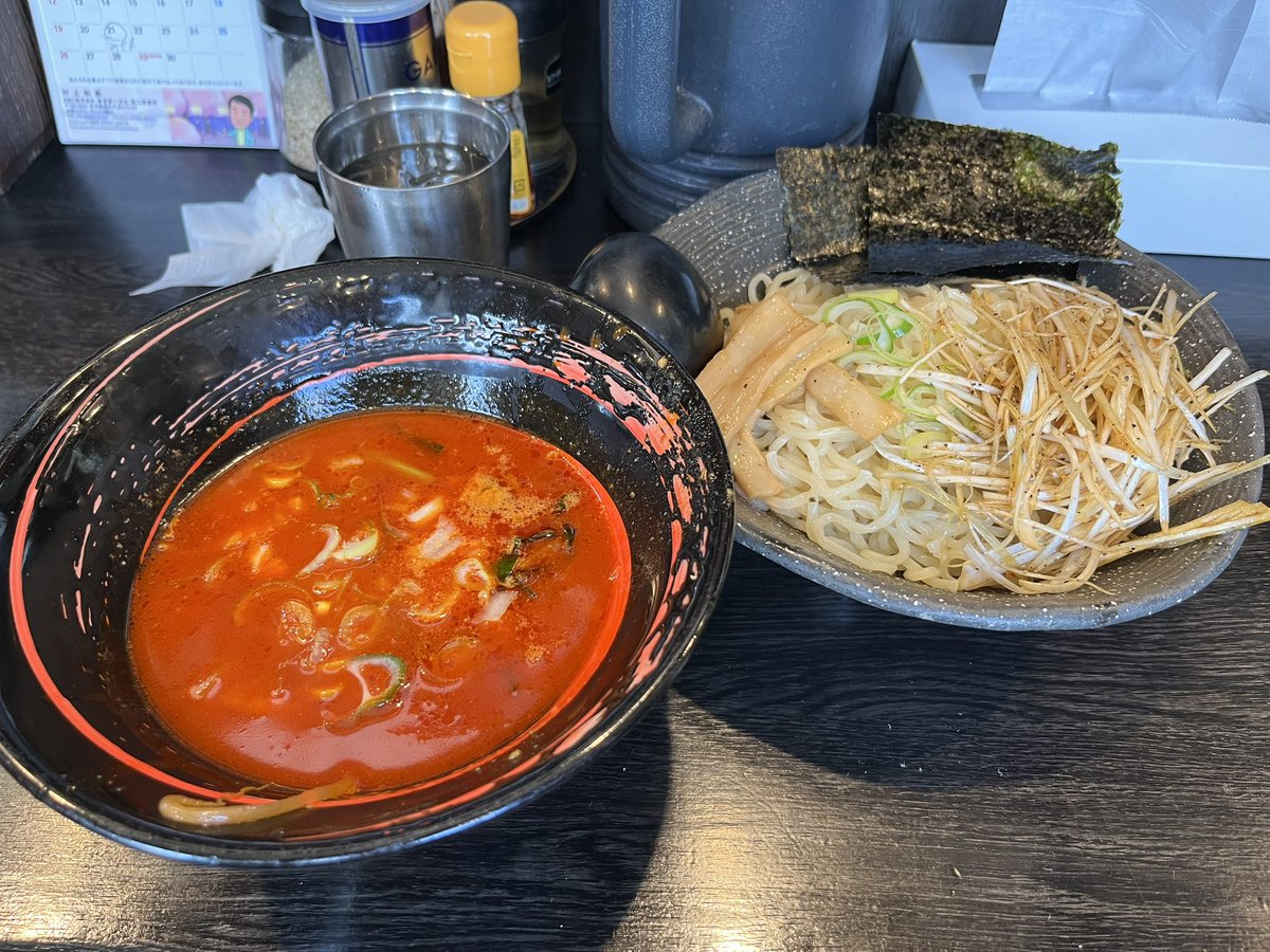 kazudious's tweet photo. メリーゴーランド乗りにモミモミミモミーに行ったらイケてるご夫婦に出会い、お土産までいただいてしまいましたー🙇
みんなで麺活もできて充実の1日でした😎👍
#CAROSSA #力丸 https://t.co/kEpdg4Wrk0