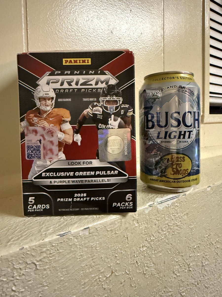 AC_Collectables's tweet image. Late night rip? #Arch #travishunter #cards #panini @CardPurchaser @ArchManning @TravisHunterJr