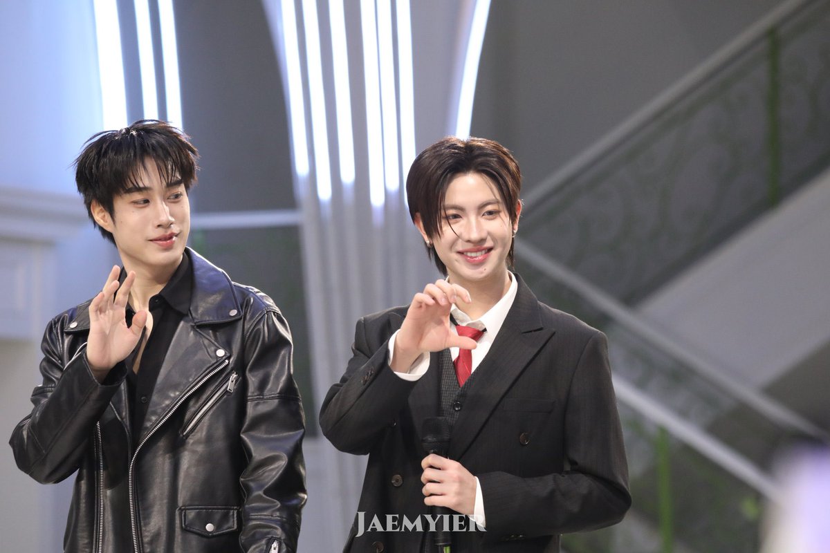 𝒘𝒊𝒕𝒉 𝒍𝒐𝒗𝒆₊♡ tweet media