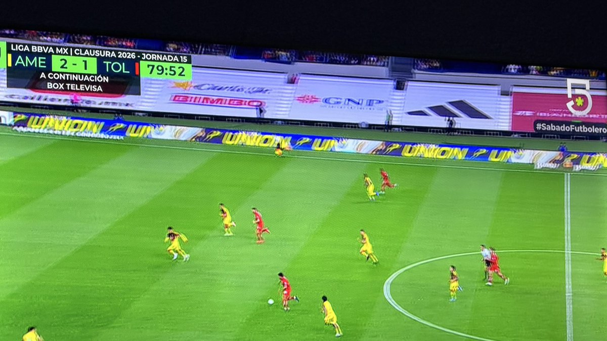 PixiPixii's tweet photo. No  conforme con la cantidad de comerciales que mete televisa en los partidos, horrible estar viendo pura publicidad en el estadio Azteca “Banorte” América vs Toluca https://t.co/FTteAHIXR2