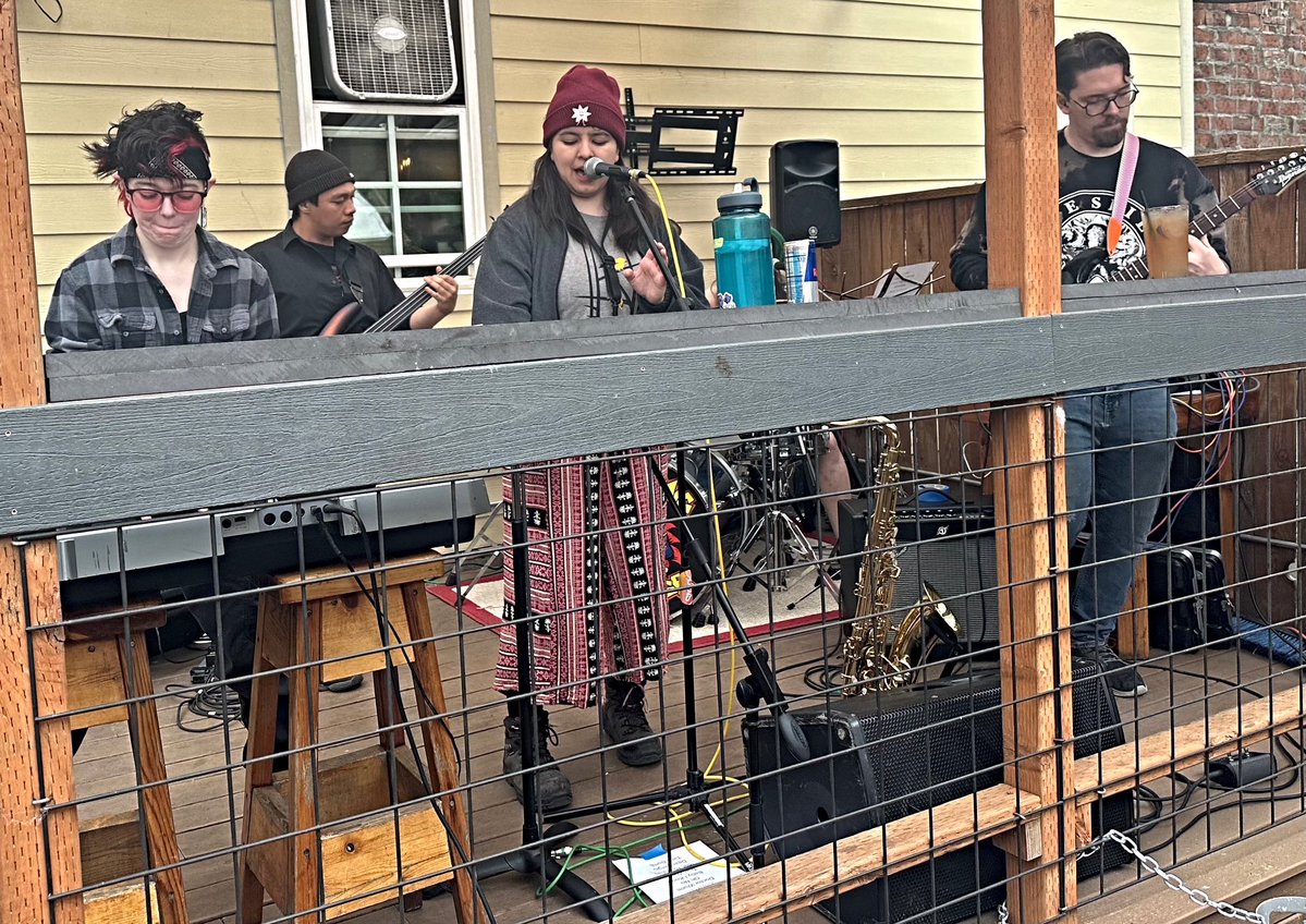 Robotvirgin's tweet image. At a Ska Show, having Vegan Kimchi Hot Dogs (with Vegan Sausage) &amp;amp; seeing Hand Stuff, Systemic Collapse &amp;amp; Four Claws Deep, at Zach’s Shack, a Fast Food Bar in Portland, OR!

.
.
.
.

#ska #skamusic #skaband #skapunk #punkska #veganhotdog #vegansausage #veganmeat #veganfood #vegan