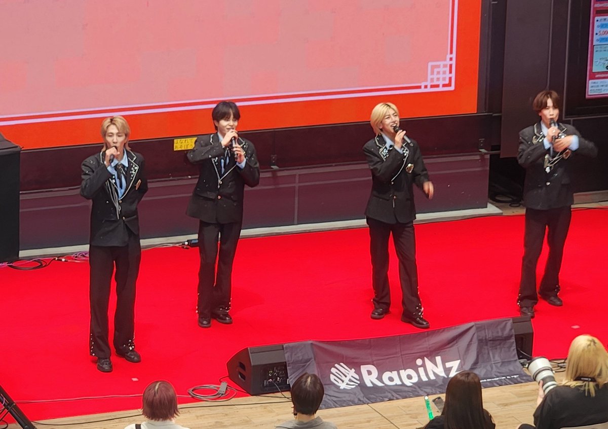 MashewHypnosis's tweet image. 川崎駅の横断歩道を歩いていたら、見覚えのある方がいて再会✌️
2年前よりもさらにレベルアップしていました👍
今日もエンタメパワーいただきました！
それにしてもやっぱり皆さん催眠術掛かりやすそうだったな、、、今度催眠術かけさせてください笑
#RapiNz #RaZ
@ari_rapinz @RapiNz_official