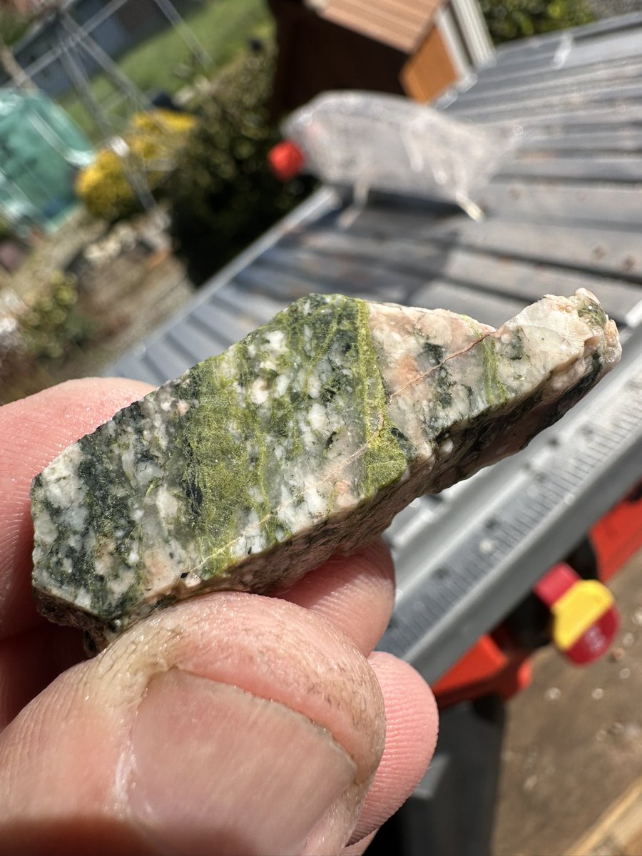 DJKingJam's tweet image. Got a new wet saw today and cut some rocks and petrified wood
#hobbies #lapidary