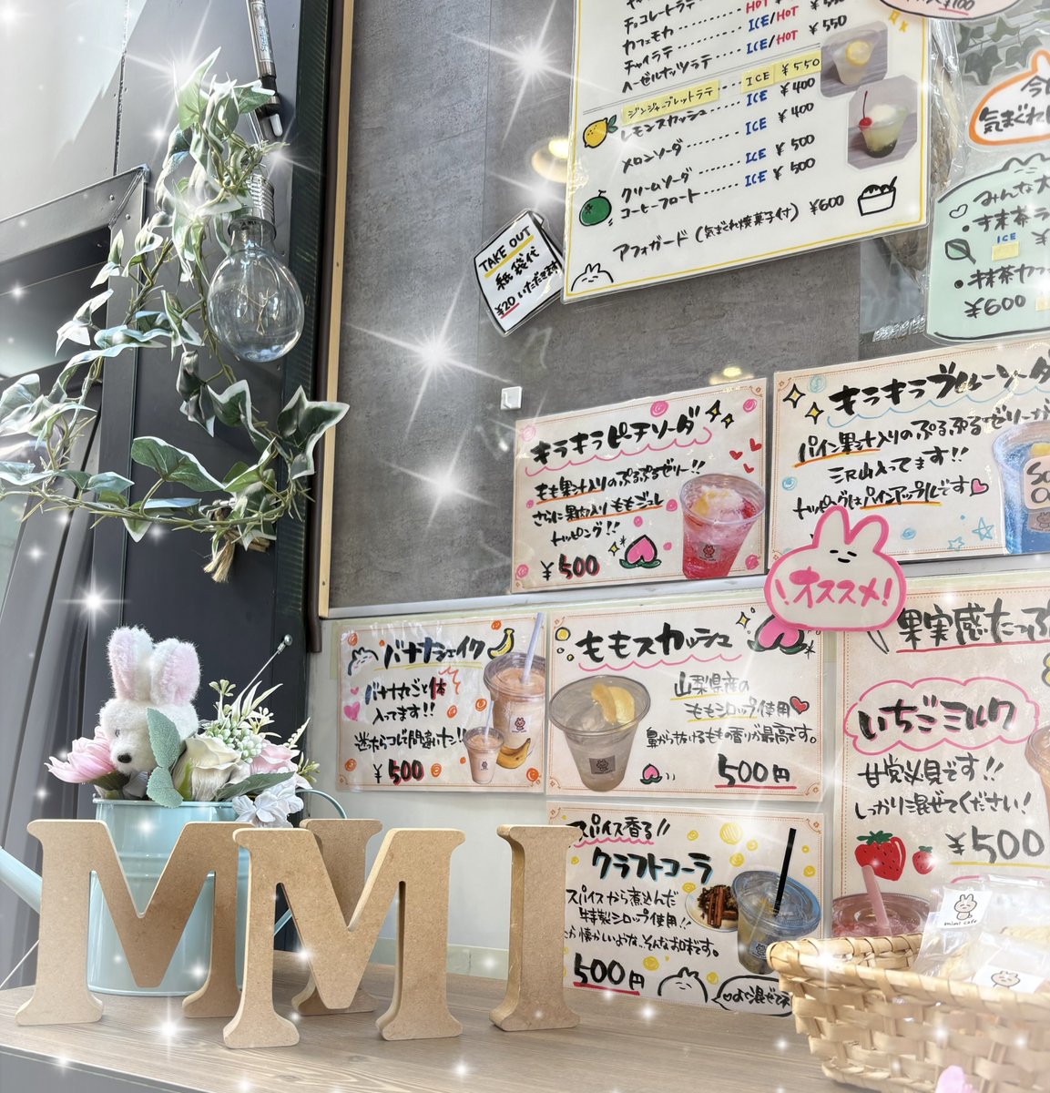 paradiso_furdol's tweet photo. こんにちは~(*'ω'*)🌸✧
本日は #MIMICAFE さん来店中🚚❥
🥤🥙drink&hood販売🥤🥙
私のおすすめは…いちごミルク🍓😍
さっそくスタッフも休憩時間に
購入してたので、後ろ姿を盗撮
して来ちゃいました🫣💛(笑)
#古川ドルフィン館 https://t.co/rJQD7tKUrT