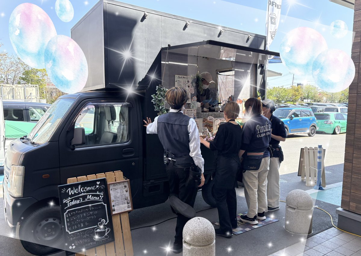 paradiso_furdol's tweet photo. こんにちは~(*'ω'*)🌸✧
本日は #MIMICAFE さん来店中🚚❥
🥤🥙drink&hood販売🥤🥙
私のおすすめは…いちごミルク🍓😍
さっそくスタッフも休憩時間に
購入してたので、後ろ姿を盗撮
して来ちゃいました🫣💛(笑)
#古川ドルフィン館 https://t.co/rJQD7tKUrT