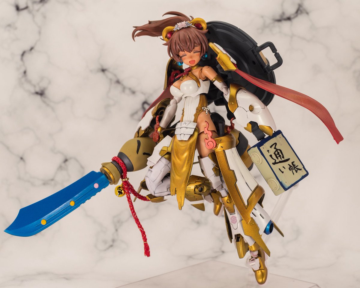 #戦国30MS第二幕_百鬼繚乱
#30MS朱雀炎翔軍
八相縁起の福狸　ルルチェ

彼女の武器はその大薙刀ではない。
生まれ持った“強運”である。
彼女のいる部隊は、不思議な幸運にみまわれるという。

「あたしが来たからもう安心！
商売繁盛、家内安全なんでもござれだ！
戦なんてやめて、飲もーよ？」
(1/4)