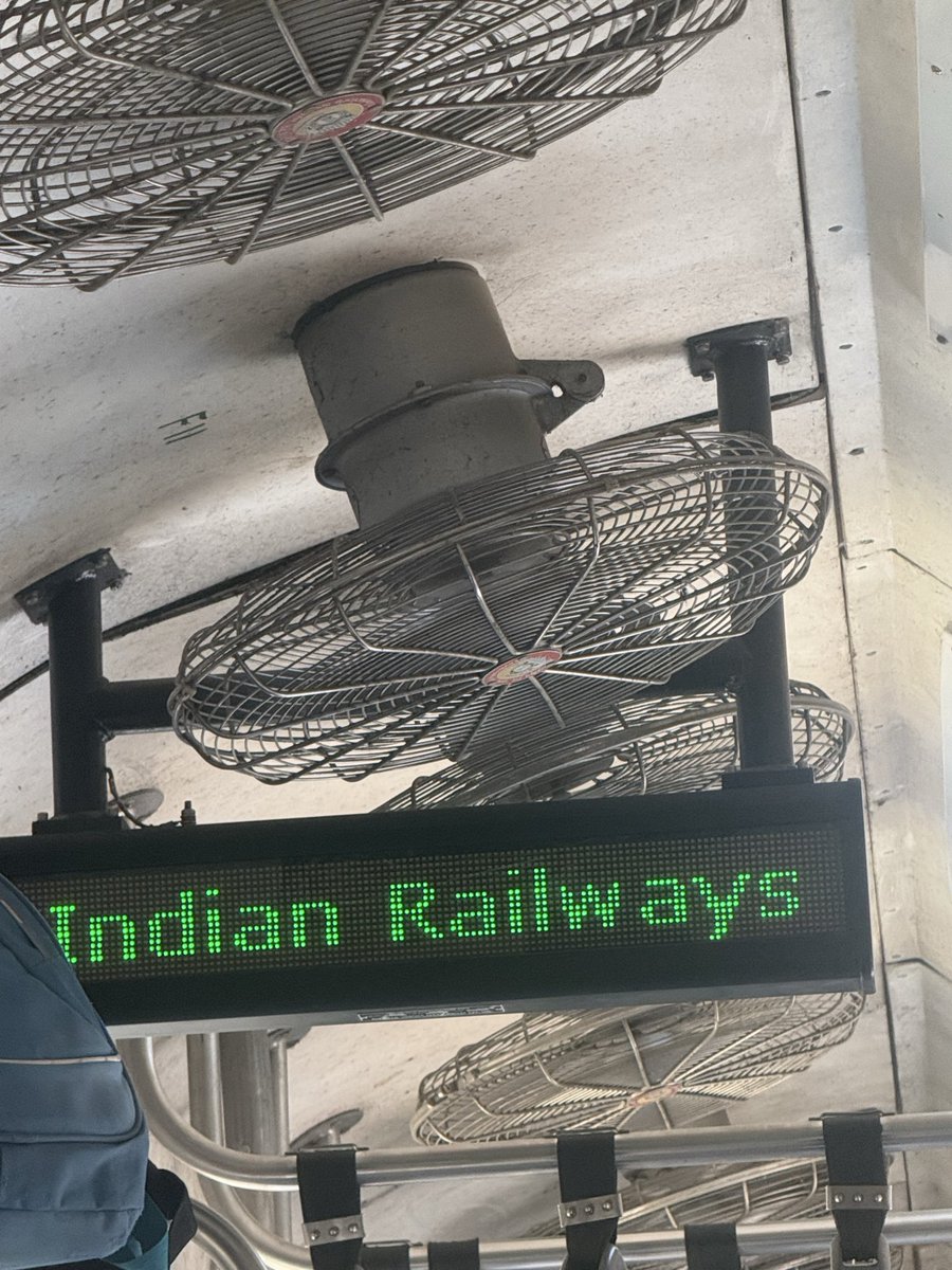 GauravT88037090's tweet image. #indianrailway #railways @aajtak @ABPNews @NewsNationTV what is use of this in Indian passenger train? #publicfund