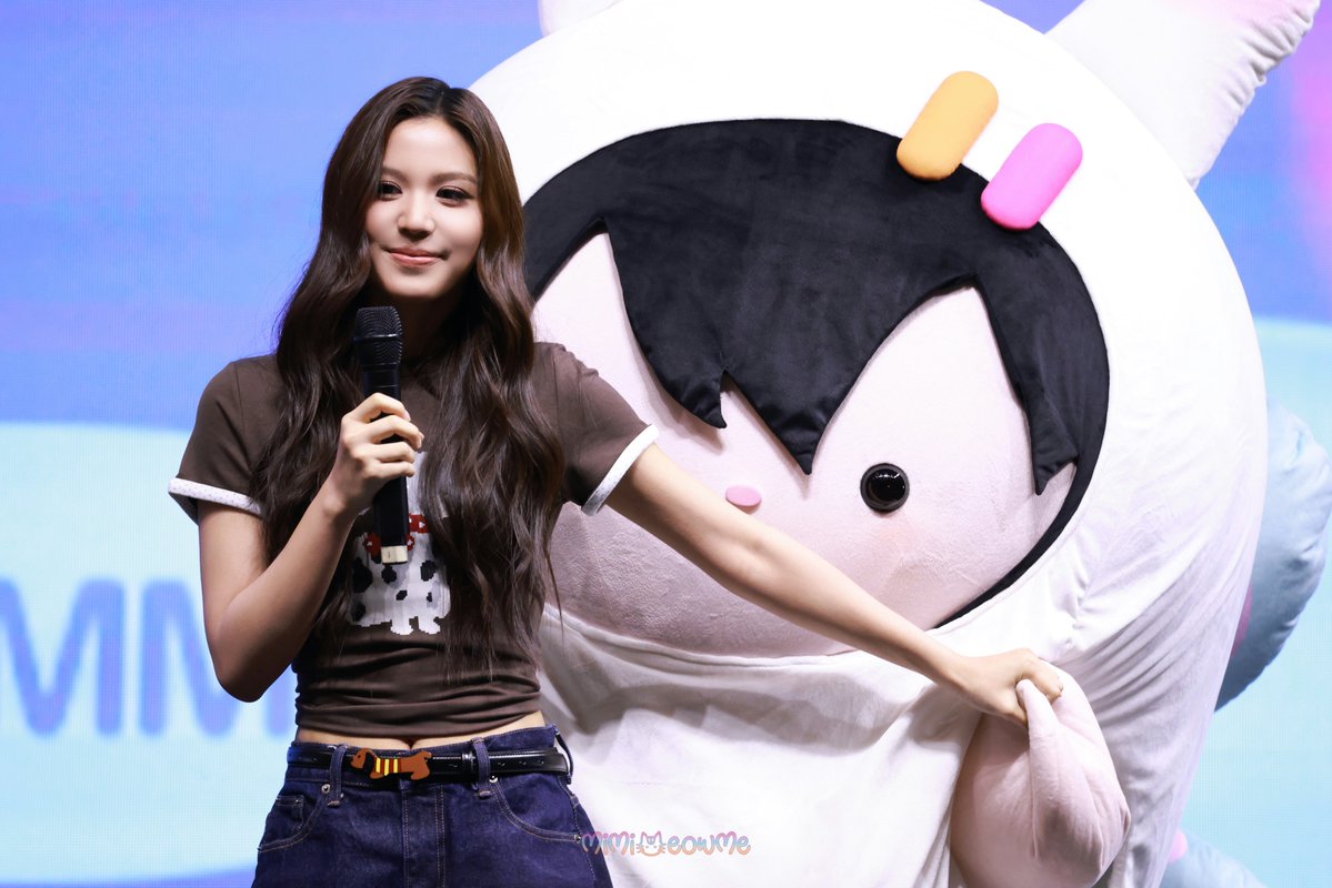 мιмιмєσωмє ≽^-⩊-^≼ tweet media