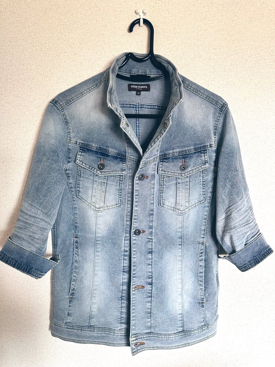 金曜日にお迎えしたニコルの兄弟ブランドのHIDEAWAYSの『七分袖スタンドカラーGジャン』ユーズド加工のシャープなシルエットで正に自分にとってドンピシャなアウターアイテム✨
軽くて薄手の生地だから真夏になるまで活躍間違いなし♪

#hideaways
#ニコルクラブフォーメン
#神戸ハーバーランドumie